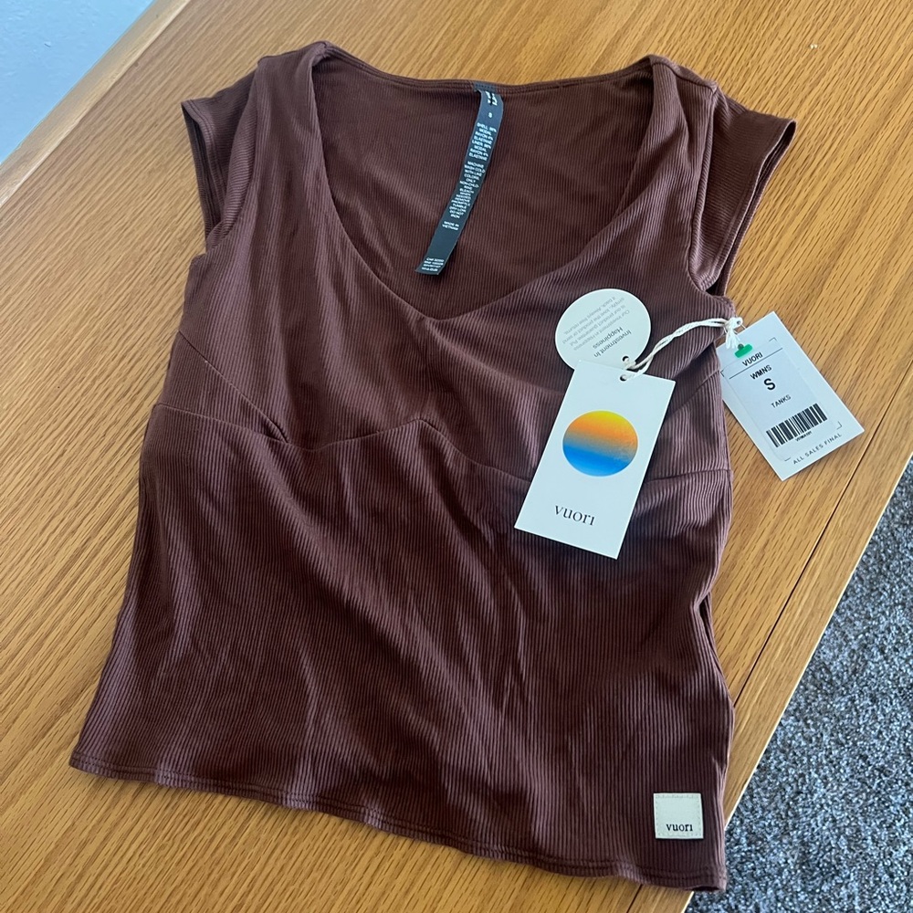 Vuori Sleeveless Cove V Neck Tank Pepper Brown Cap Sleeve Top small S NWT - Picture 3 of 3